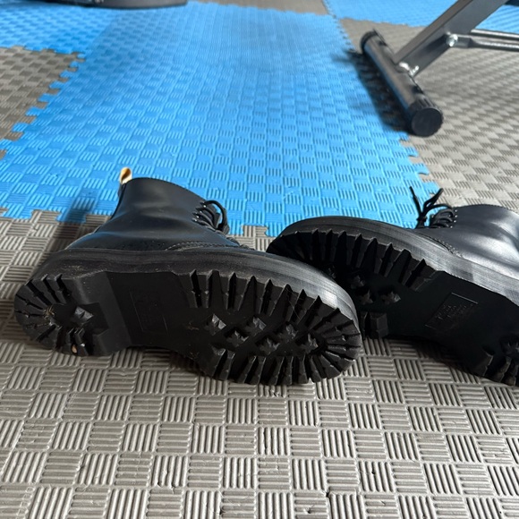 Black platform Lace-Up Boots - Picture 3 of 3